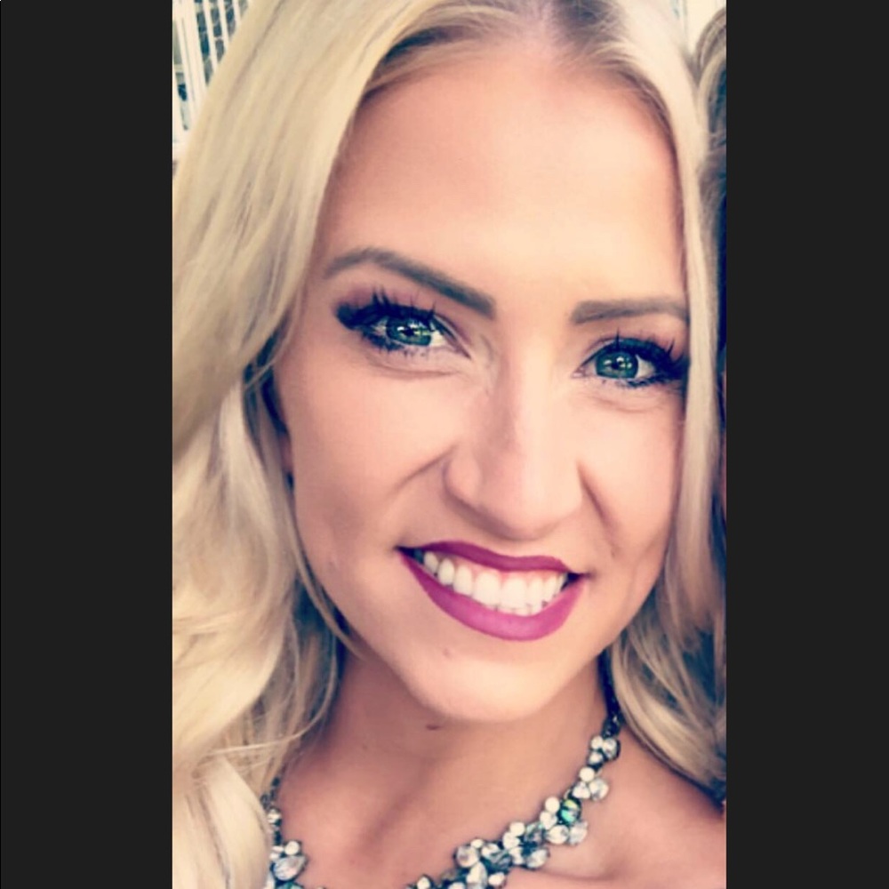 Meet your Posher, Carrie